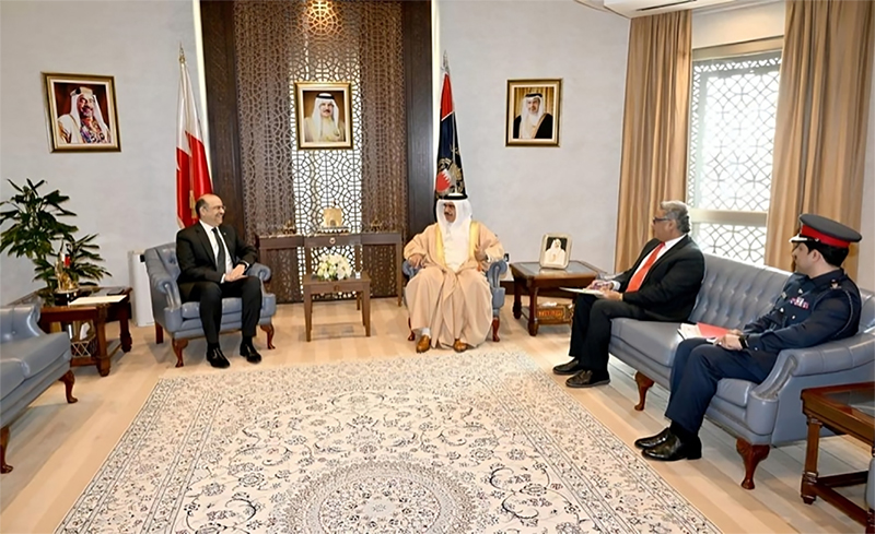 وزير الداخلية يبحث مع وزير الشؤون القانونية مجالات التعاون والتنسيق