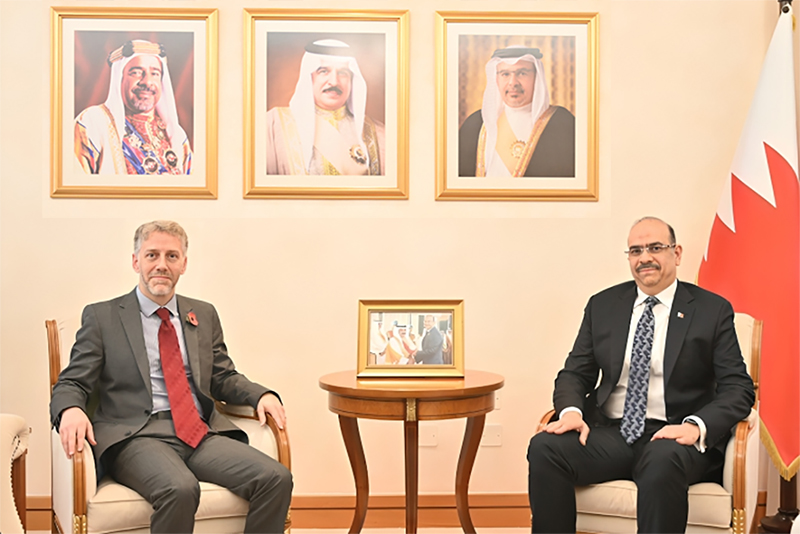 وزير الشؤون القانونية يستقبل سفير المملكة المتحدة لدى البحرين