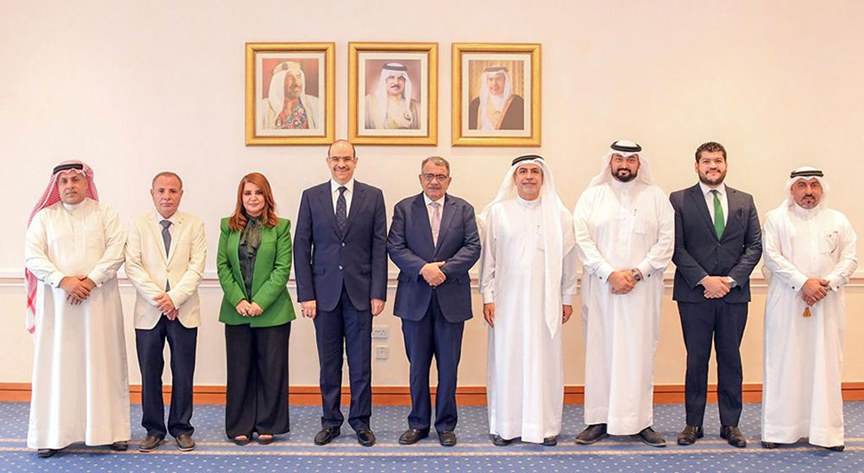 وزير الشؤون القانونية يستقبل مجلس إدارة جمعية المحامين البحرينية
