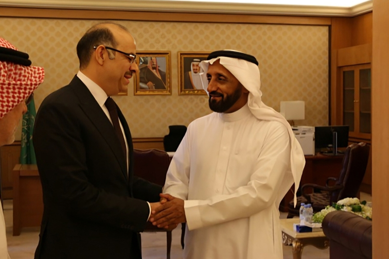 وزير الشؤون القانونية يبحث التعاون المشترك مع رئيس هيئة الخبراء بمجلس الوزراء السعودي