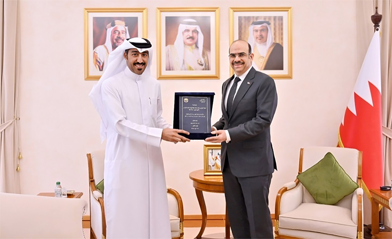 وزير الشؤون القانونية يشيد بجهود الكوادر الوطنية في تعزيز البحوث العلمية التي ترفد مختلف القطاعات