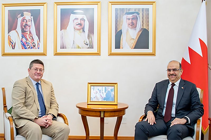 وزير الشؤون القانونية يستقبل السفير البريطاني بمناسبة انتهاء فترة عمله